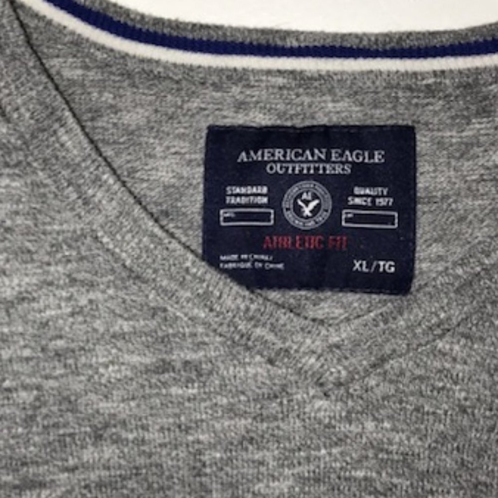 *Men's American Eagle V-Neck Sweater - Picture 2 of 3